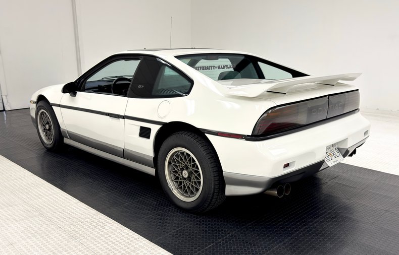 Pontiac-Fiero-1986-White-Gray-1