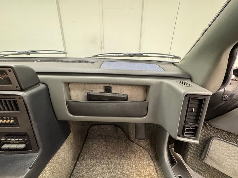Pontiac-Fiero-1986-White-Gray-11