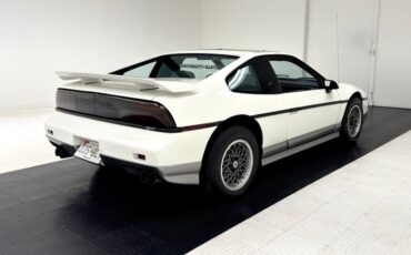 Pontiac-Fiero-1986-White-Gray-16