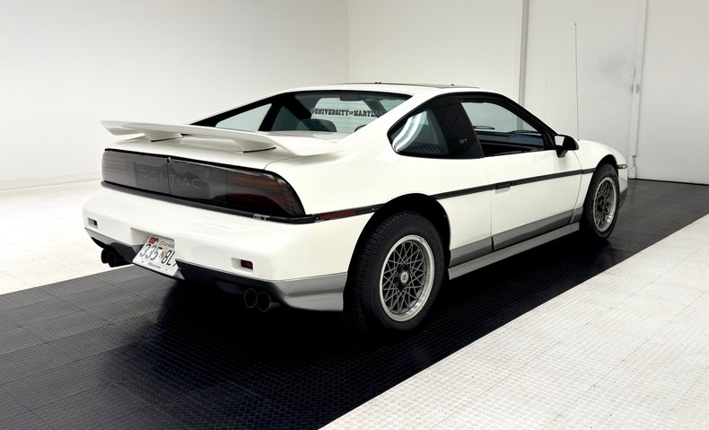 Pontiac-Fiero-1986-White-Gray-16
