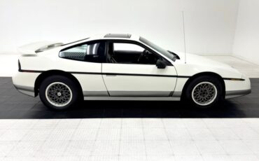 Pontiac-Fiero-1986-White-Gray-17