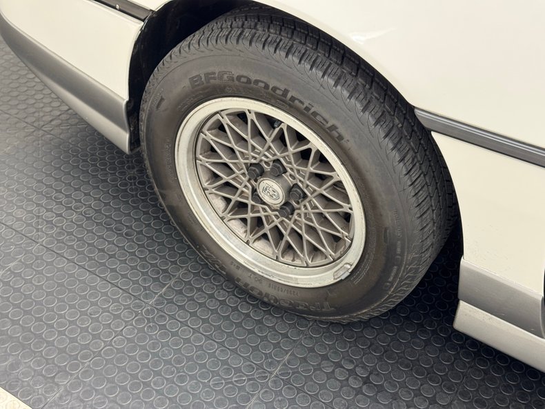 Pontiac-Fiero-1986-White-Gray-21