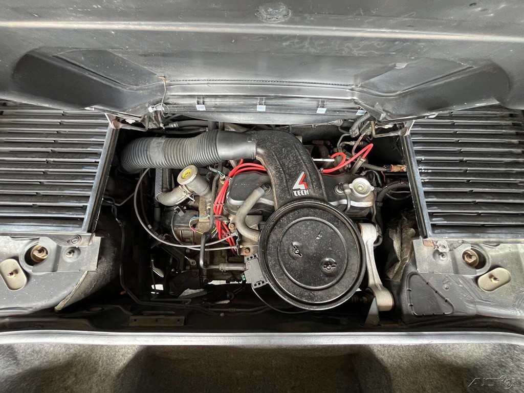 Pontiac-Fiero-1987-Coupe-10