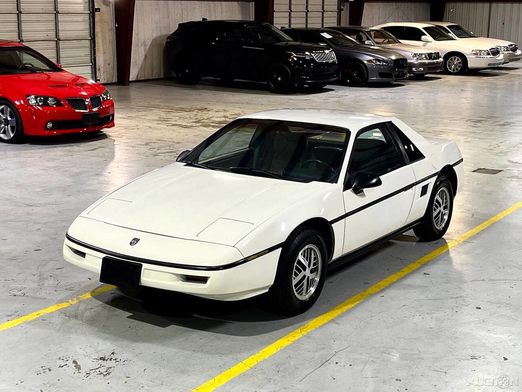 Pontiac-Fiero-1987-Coupe-15