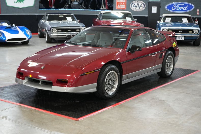 Pontiac-Fiero-1987-Maroon-Gray-1