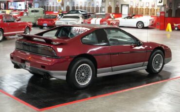 Pontiac-Fiero-1987-Maroon-Gray-10