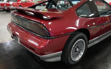 Pontiac-Fiero-1987-Maroon-Gray-14