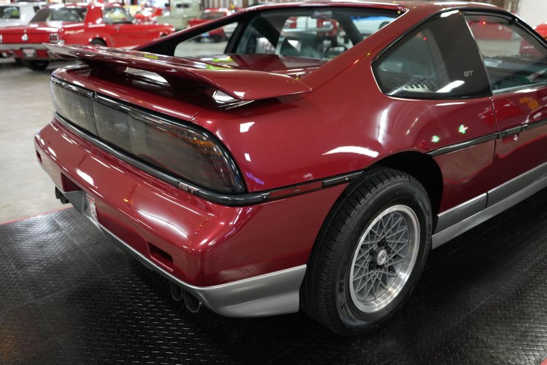 Pontiac-Fiero-1987-Maroon-Gray-14