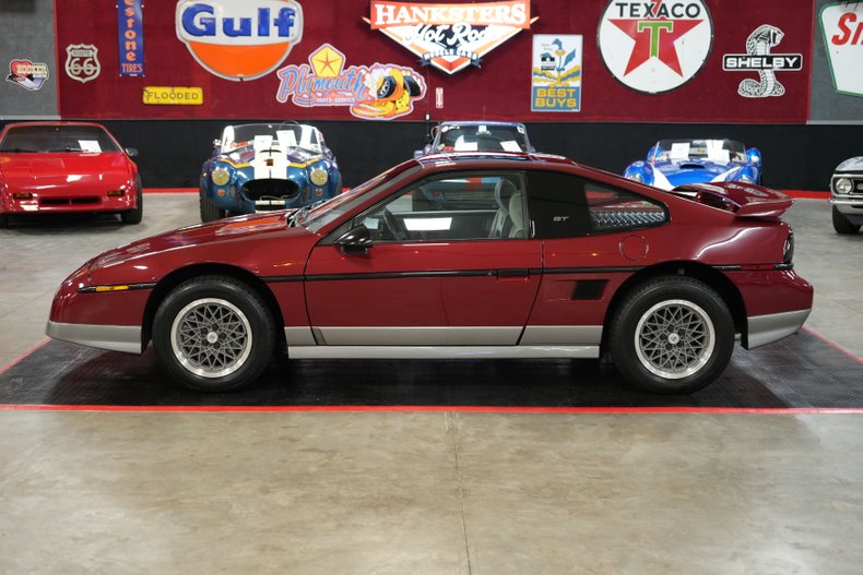 Pontiac-Fiero-1987-Maroon-Gray-15