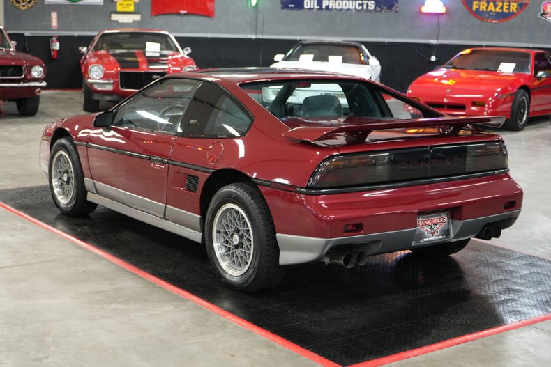 Pontiac-Fiero-1987-Maroon-Gray-16