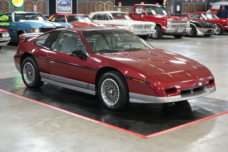 Pontiac-Fiero-1987-Maroon-Gray-18