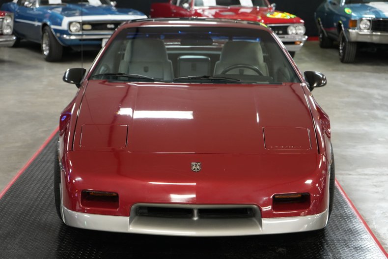 Pontiac-Fiero-1987-Maroon-Gray-19