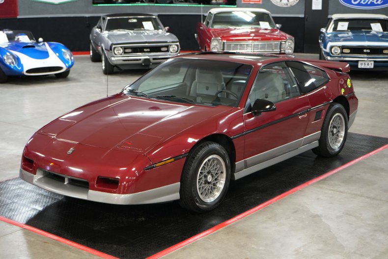 Pontiac-Fiero-1987-Maroon-Gray-20
