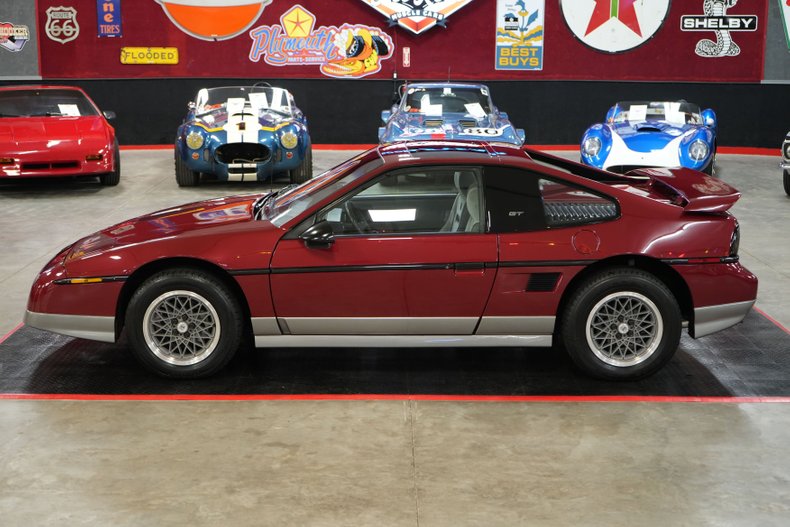 Pontiac-Fiero-1987-Maroon-Gray-21