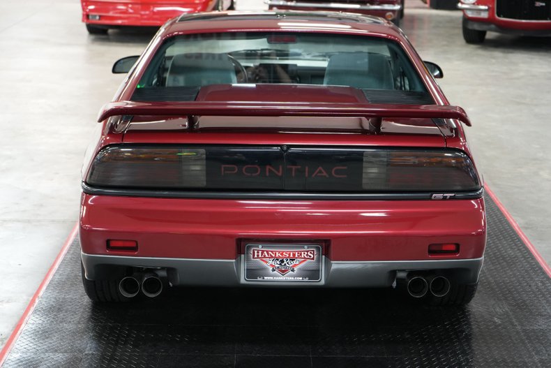 Pontiac-Fiero-1987-Maroon-Gray-23