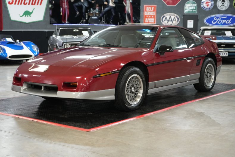 Pontiac-Fiero-1987-Maroon-Gray-26