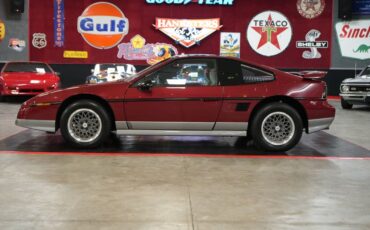 Pontiac-Fiero-1987-Maroon-Gray-27