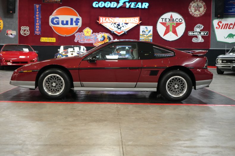 Pontiac-Fiero-1987-Maroon-Gray-27