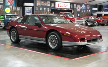 Pontiac-Fiero-1987-Maroon-Gray-3