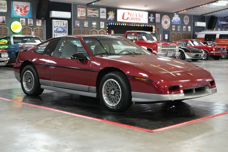Pontiac-Fiero-1987-Maroon-Gray-3