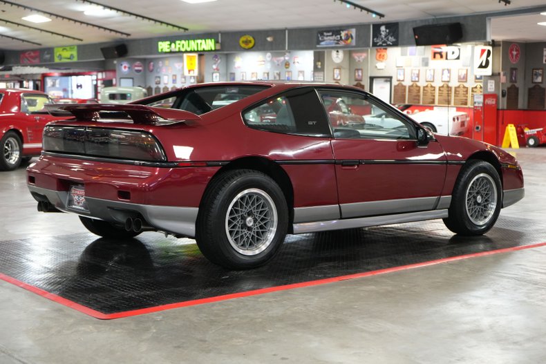 Pontiac-Fiero-1987-Maroon-Gray-30