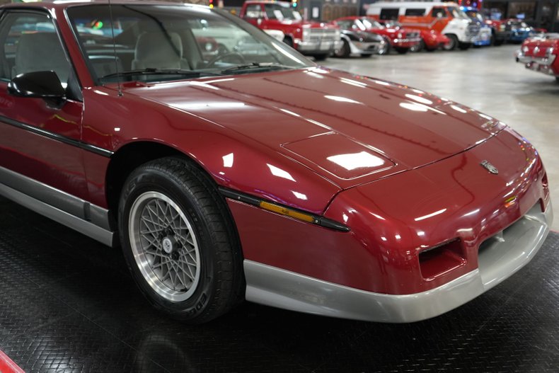 Pontiac-Fiero-1987-Maroon-Gray-34