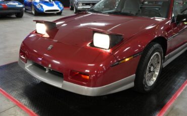 Pontiac-Fiero-1987-Maroon-Gray-35