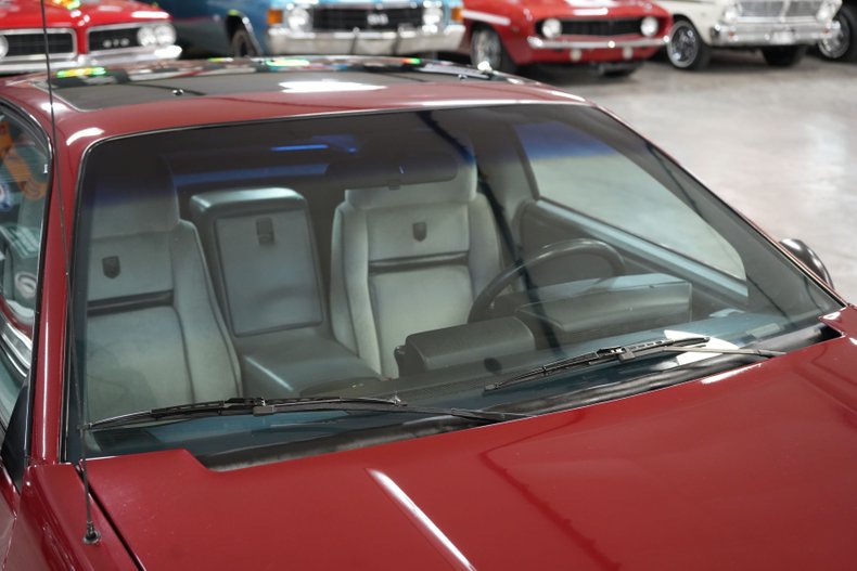 Pontiac-Fiero-1987-Maroon-Gray-37