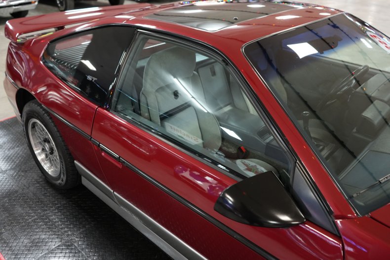 Pontiac-Fiero-1987-Maroon-Gray-38