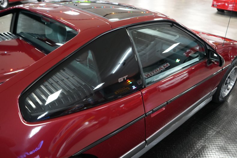 Pontiac-Fiero-1987-Maroon-Gray-39