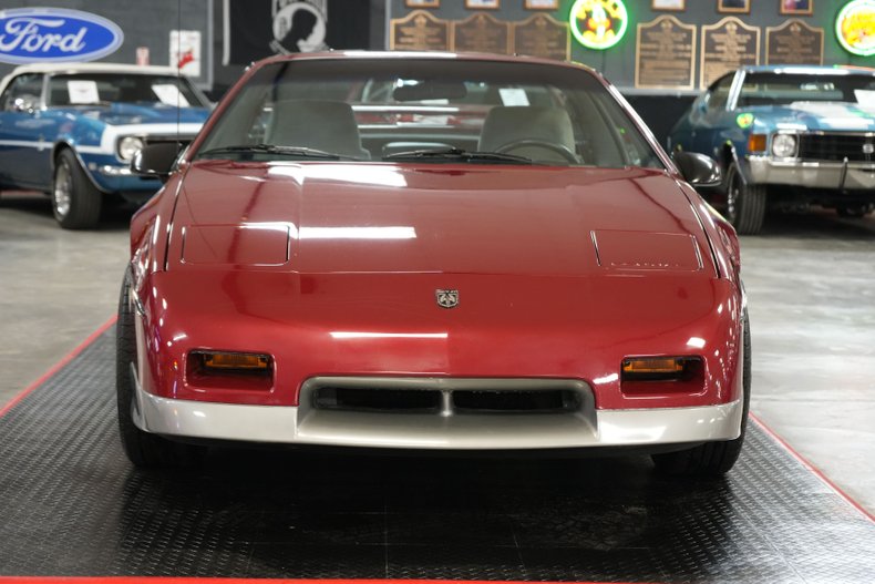Pontiac-Fiero-1987-Maroon-Gray-4