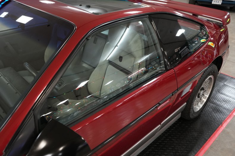 Pontiac-Fiero-1987-Maroon-Gray-40