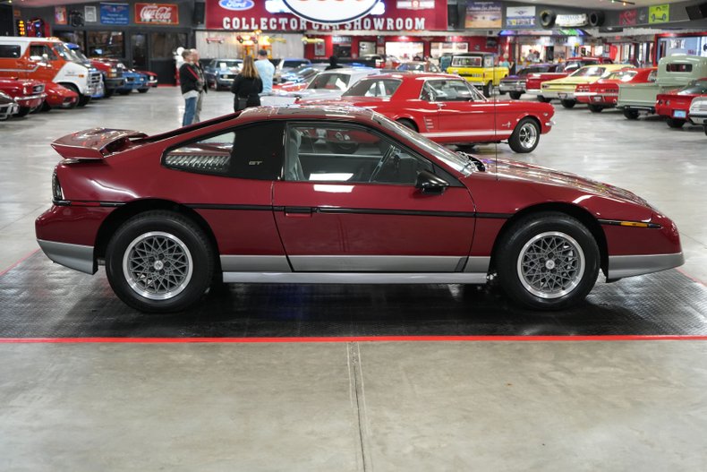 Pontiac-Fiero-1987-Maroon-Gray-44