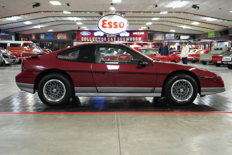 Pontiac-Fiero-1987-Maroon-Gray-46