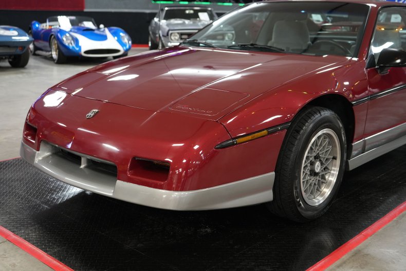 Pontiac-Fiero-1987-Maroon-Gray-47