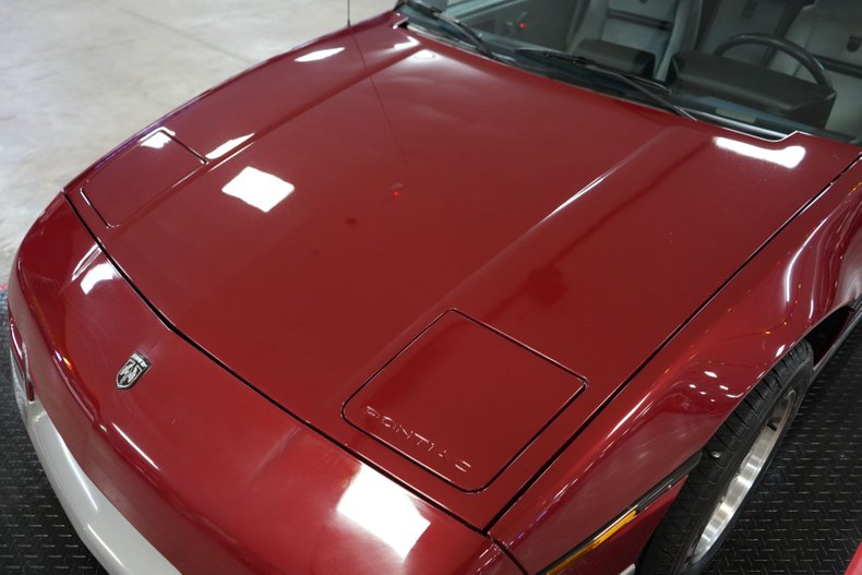 Pontiac-Fiero-1987-Maroon-Gray-6