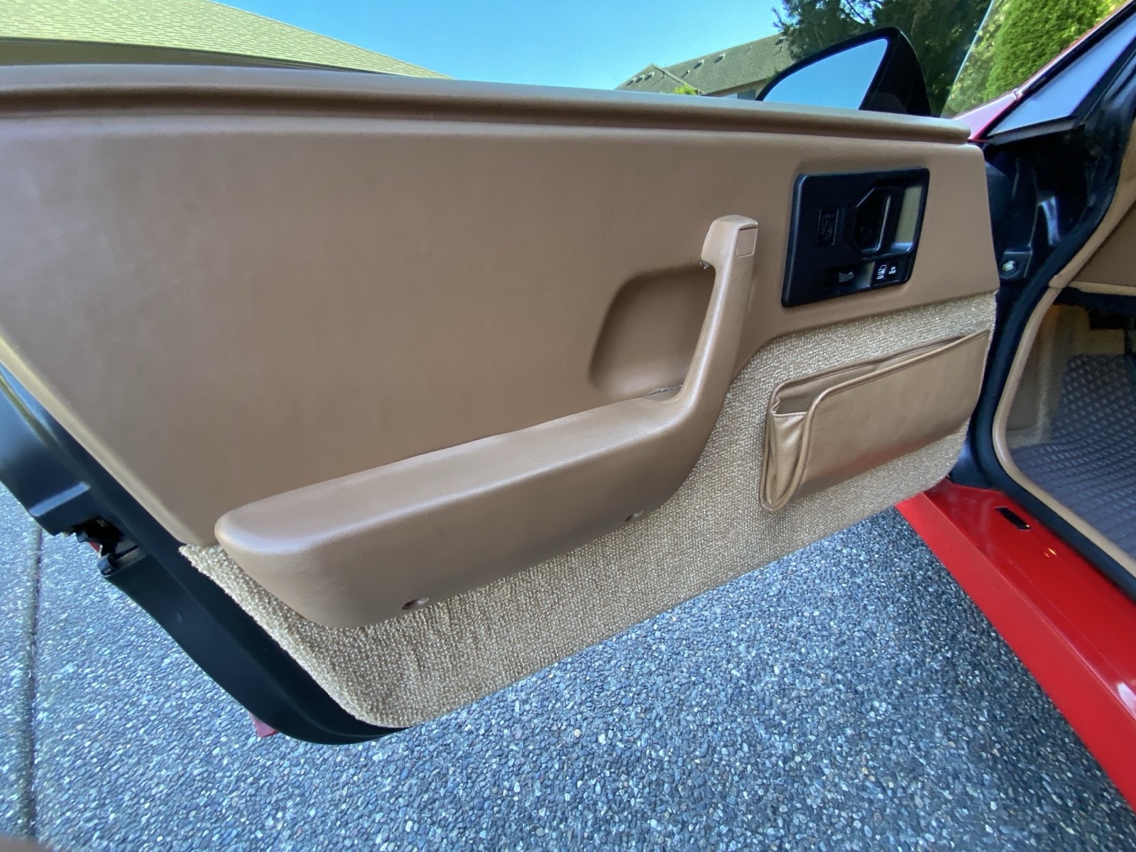 Pontiac-Fiero-1988-11