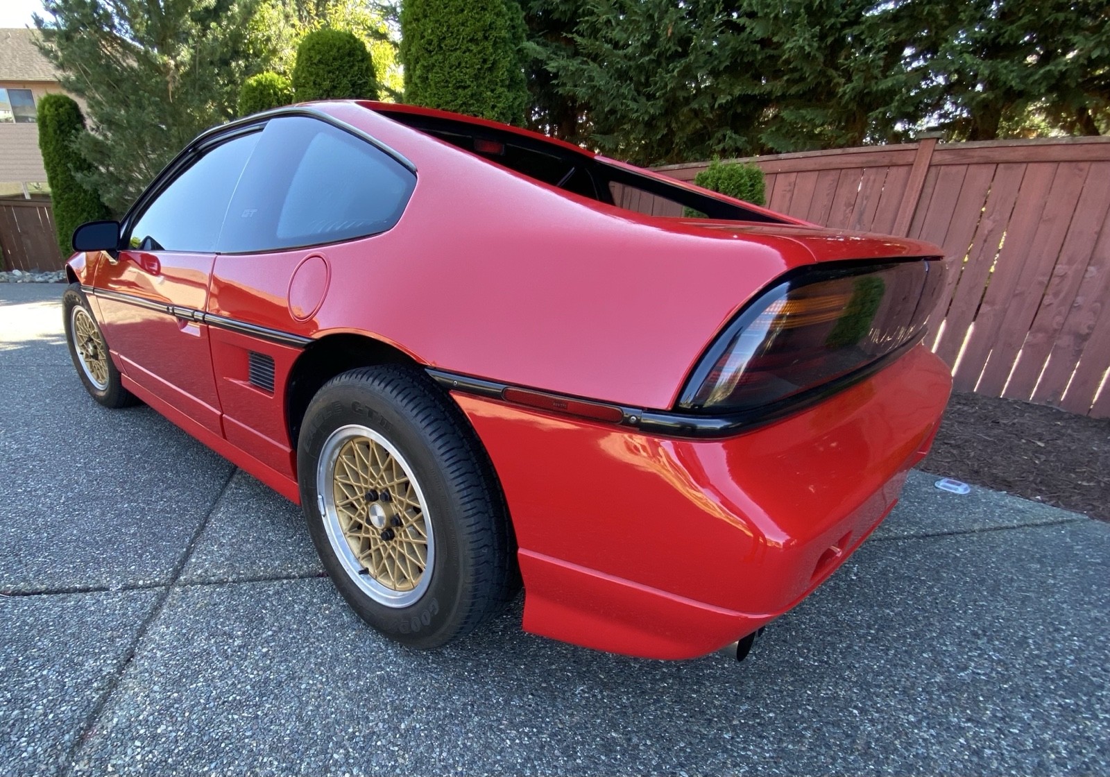 Pontiac-Fiero-1988-6