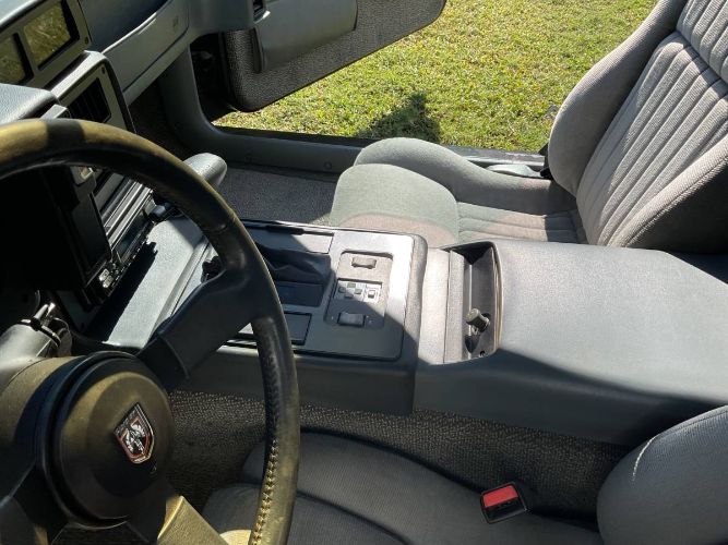Pontiac-Fiero-1988-Black-17