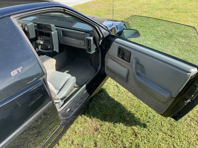 Pontiac-Fiero-1988-Black-18