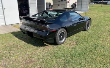 Pontiac-Fiero-1988-Black-2