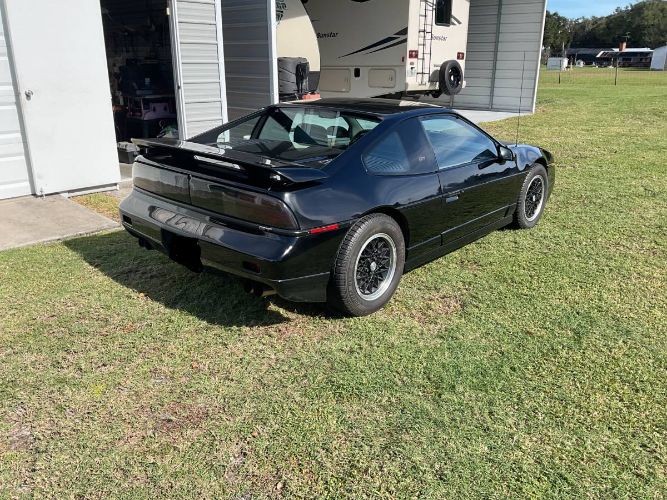 Pontiac-Fiero-1988-Black-2