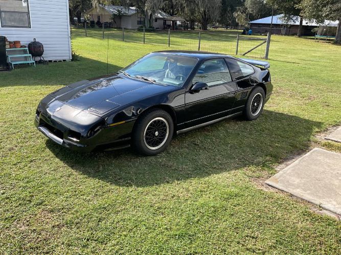Pontiac-Fiero-1988-Black-3