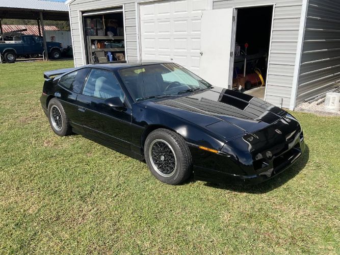Pontiac-Fiero-1988-Black-4