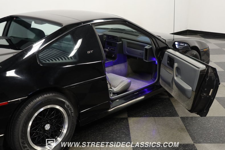 Pontiac-Fiero-1988-Black-Gray-10