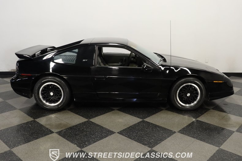 Pontiac-Fiero-1988-Black-Gray-21