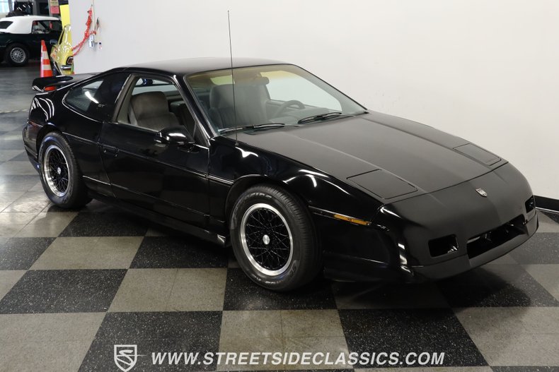 Pontiac-Fiero-1988-Black-Gray-22