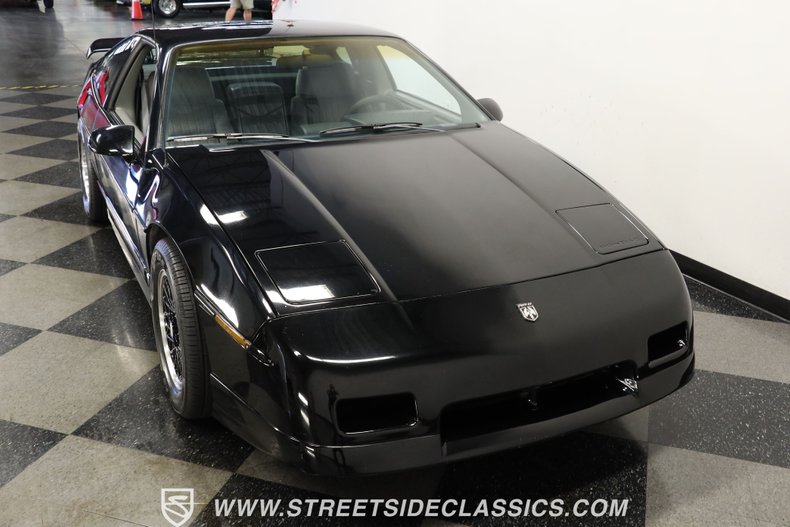 Pontiac-Fiero-1988-Black-Gray-23