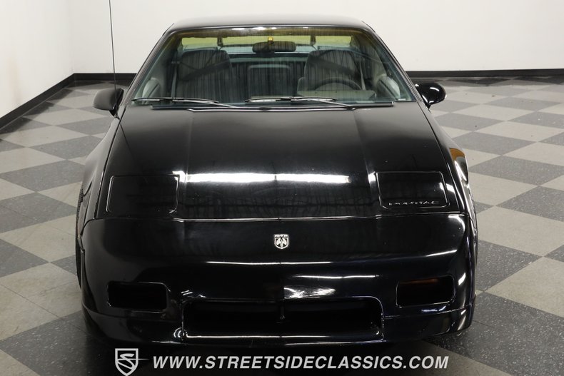 Pontiac-Fiero-1988-Black-Gray-24