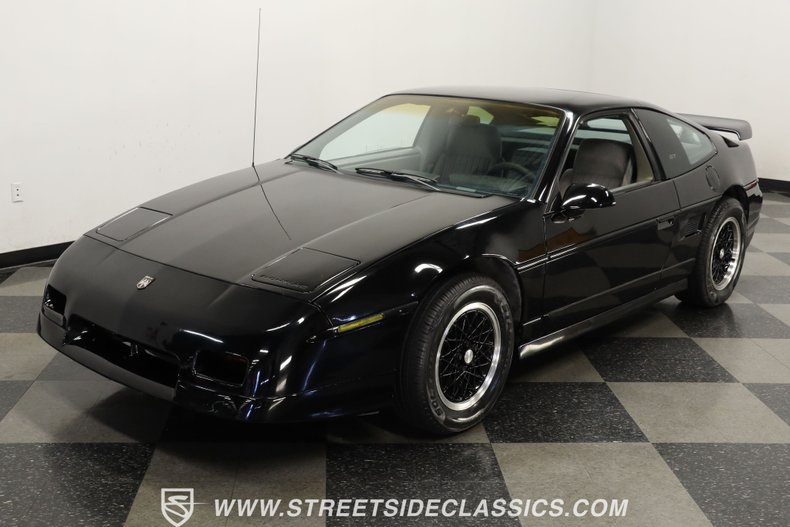Pontiac-Fiero-1988-Black-Gray-26